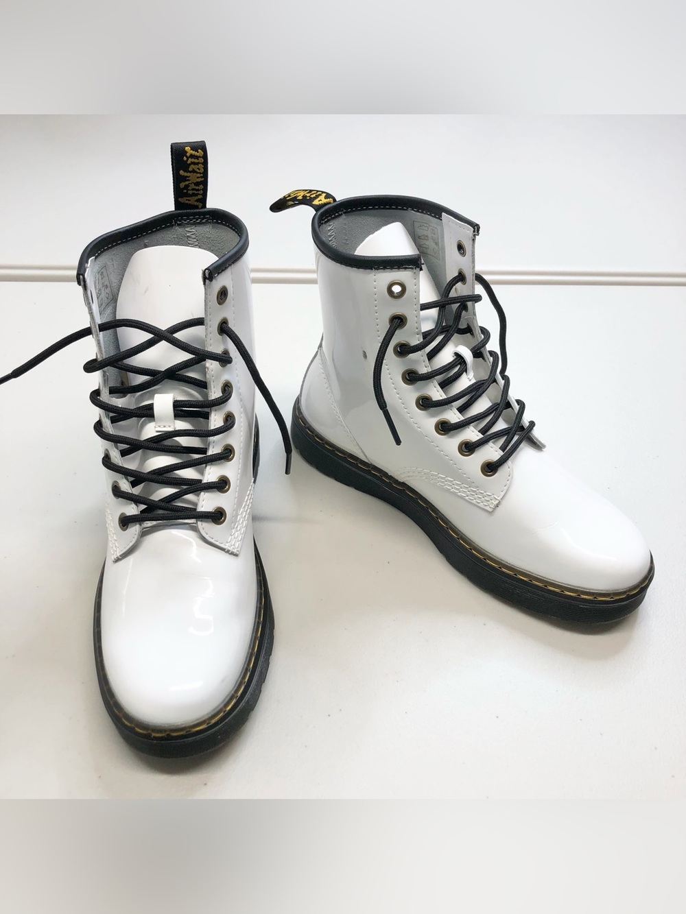 Doc Martens Boots Zavala Women's Size 8, Mens Size 7 White Leather AW004